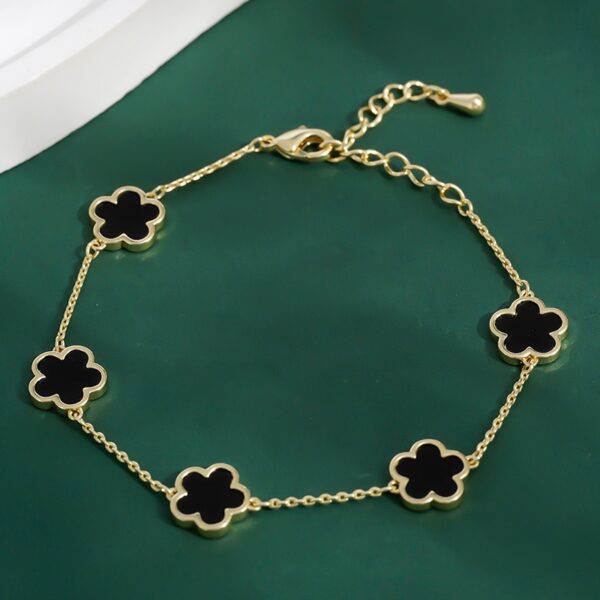 Five-petaled flower and five-leaf clover - Image 4
