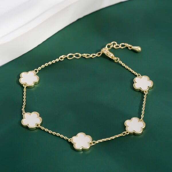 Five-petaled flower and five-leaf clover - Image 2